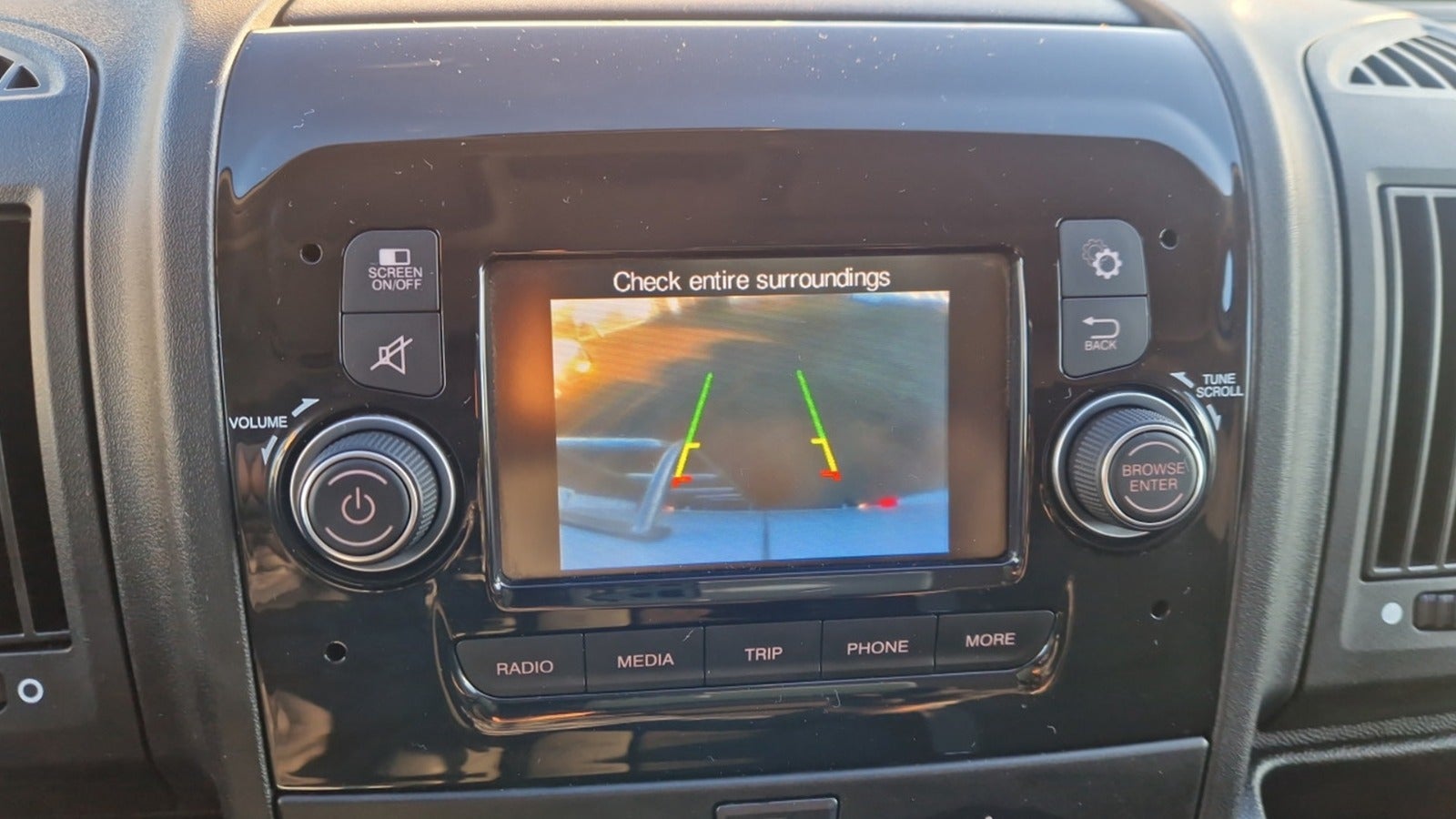 Billede af Citroën Jumper 33 2,2 BlueHDi 140 L2H2 FlexLine