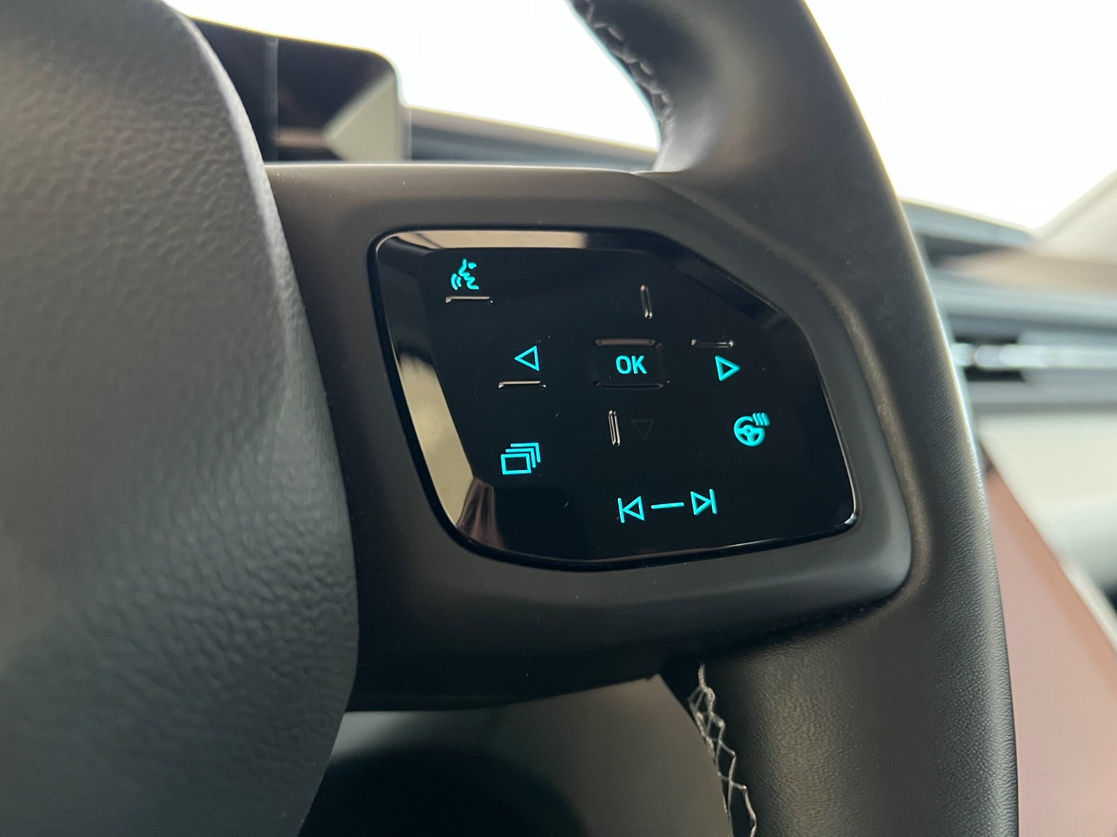 Ford Explorer Premium Extended Range AWD