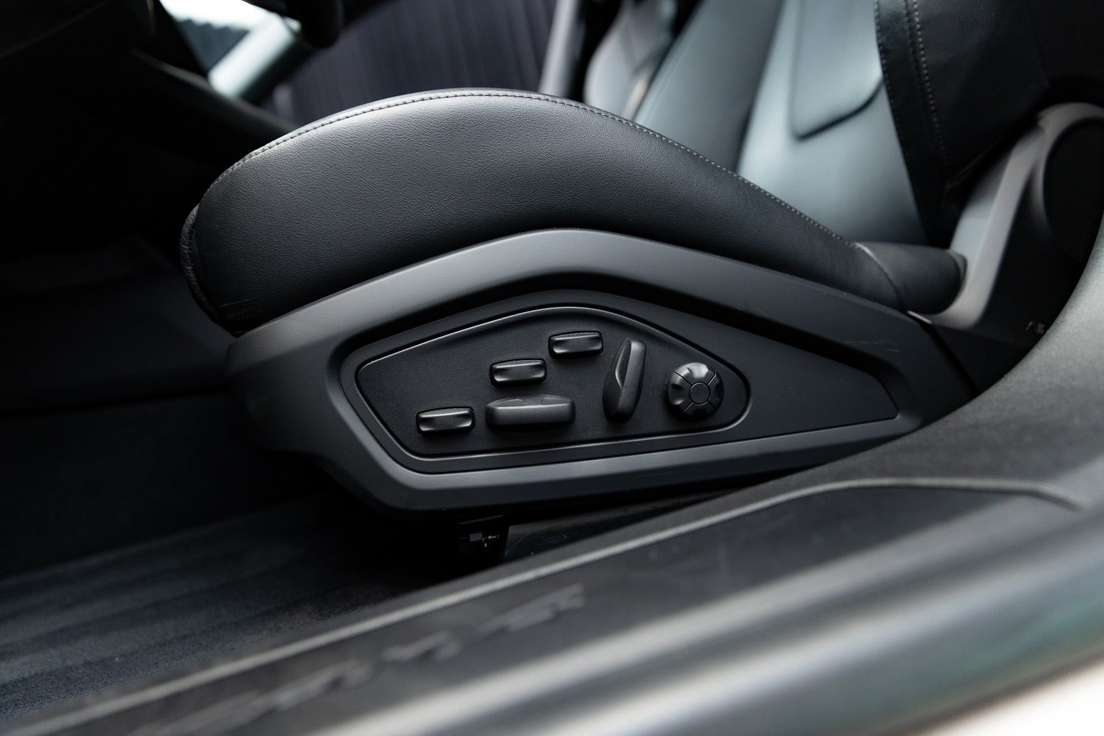 Gallery image 17 of 19