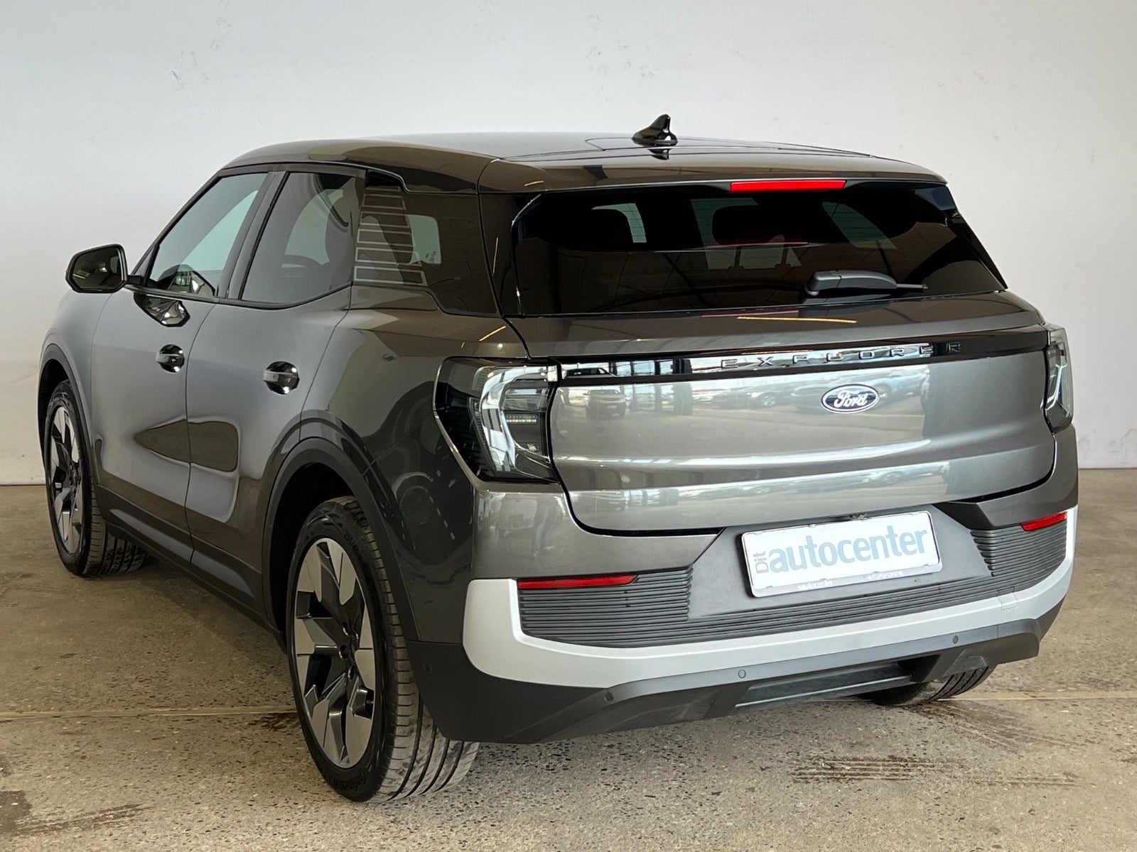 Ford Explorer Premium Extended Range AWD