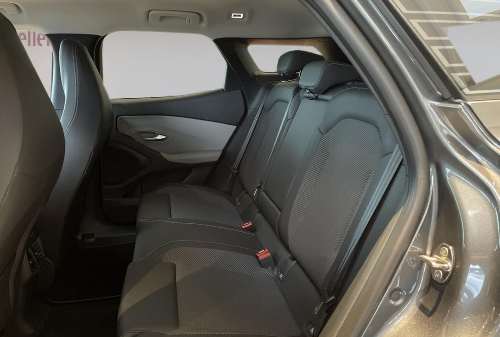 Ford Explorer Select Extended Range