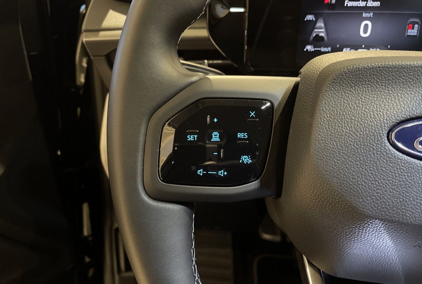 Ford Explorer Select Extended Range