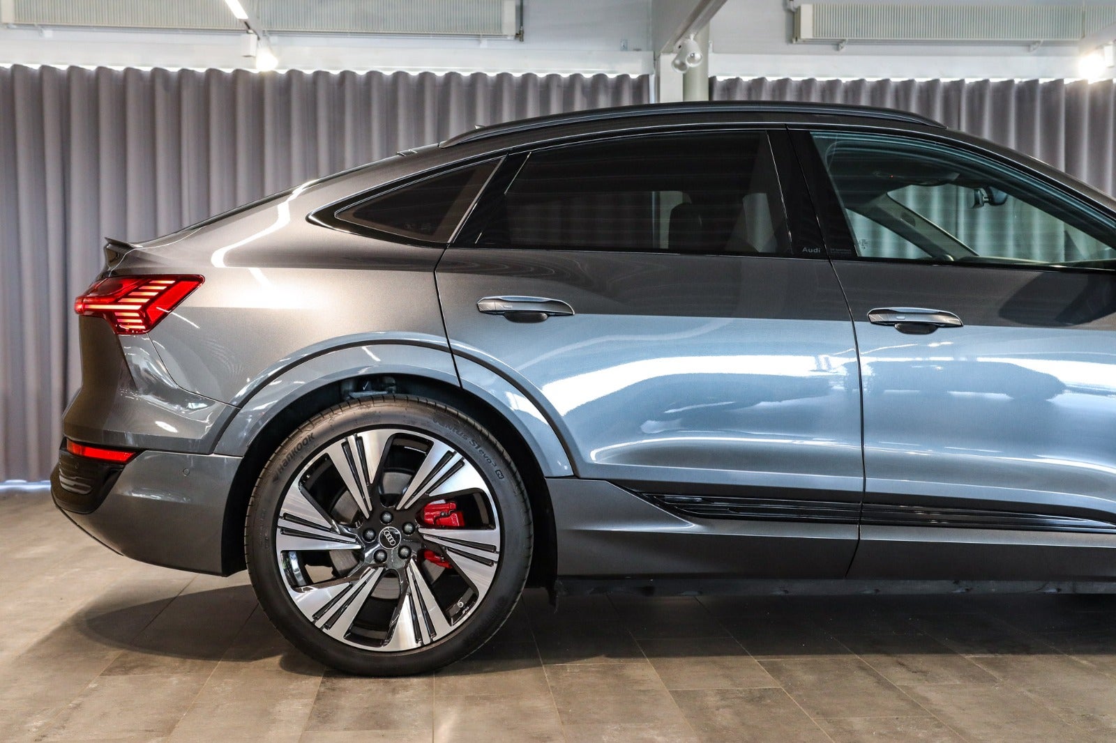 Billede af Audi Q8 e-tron 55 S-line Sportback quattro