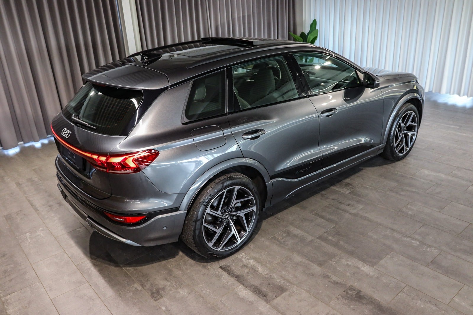 Billede af Audi Q6 e-tron S-line quattro
