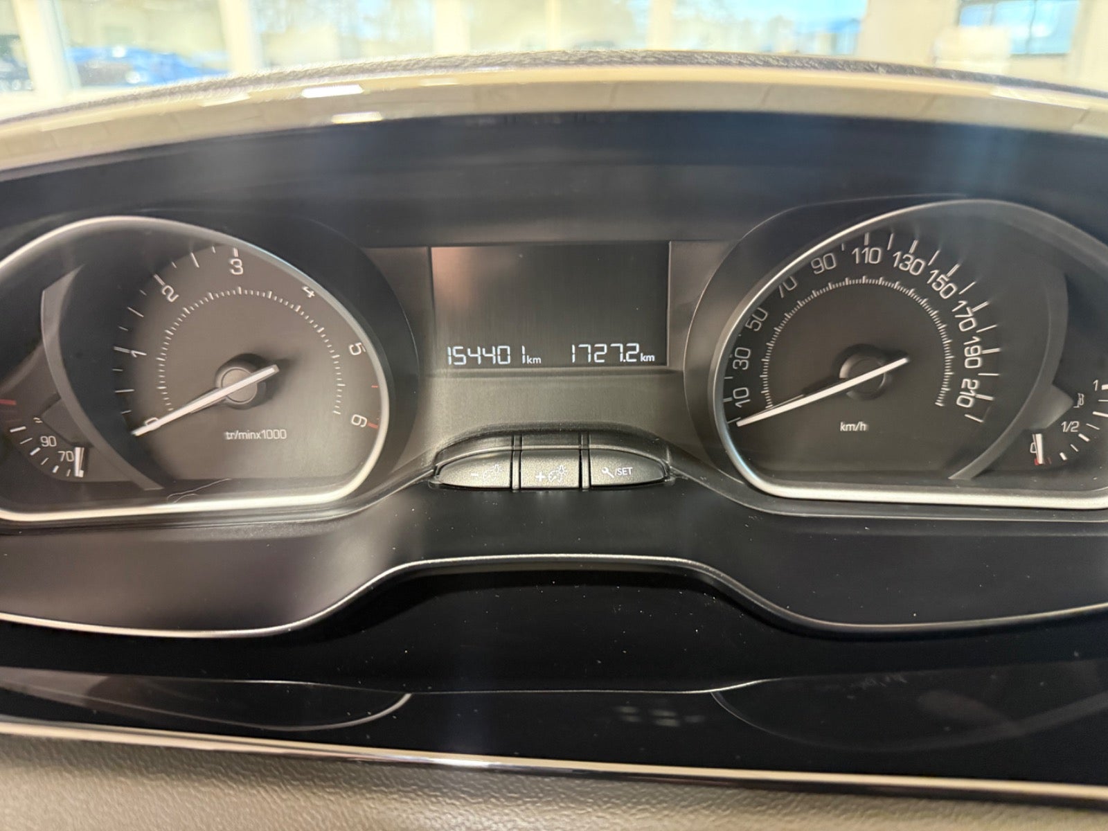 Peugeot 208 BlueHDi 100 Like Sky