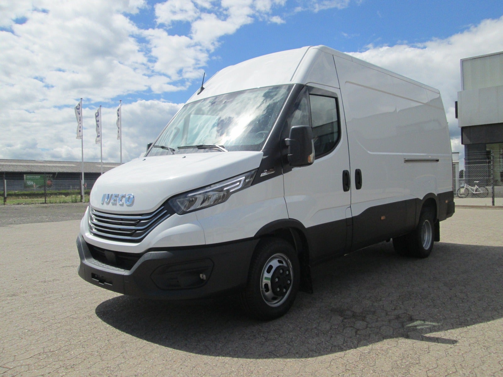 Billede af Iveco Daily 3,0 35C18 12m³ Van AG8