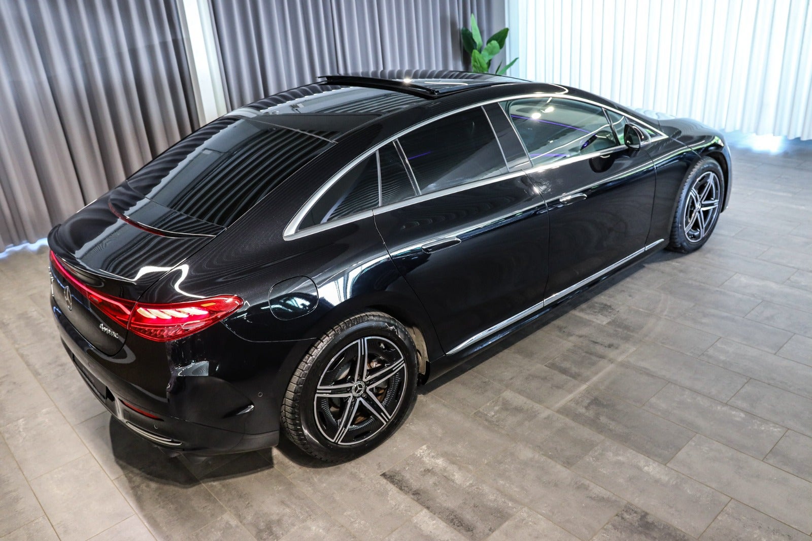 Billede af Mercedes EQE350  AMG Line 4Matic