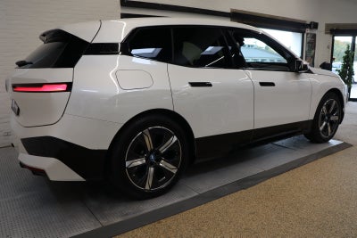 BMW iX xDrive40 Fully Charged