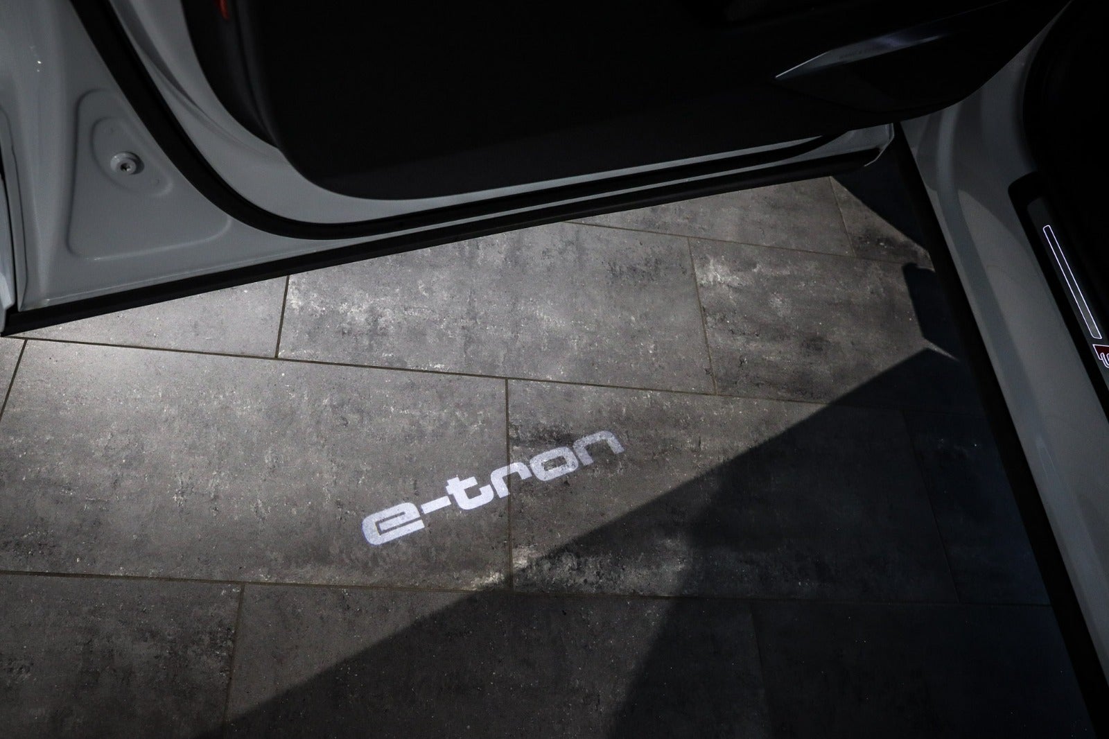Billede af Audi Q8 e-tron 55 S-line quattro