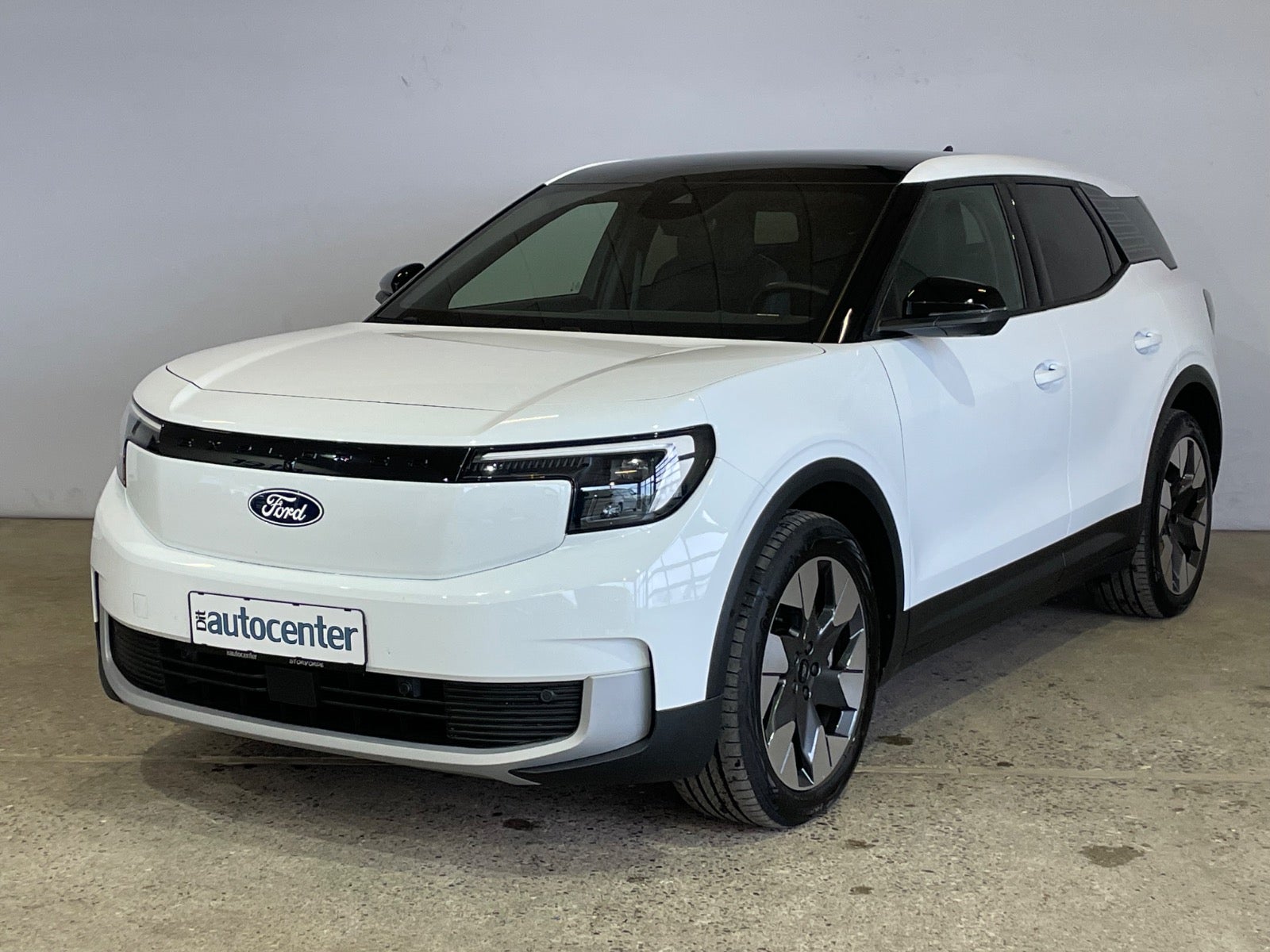 Ford Explorer Premium Extended Range AWD