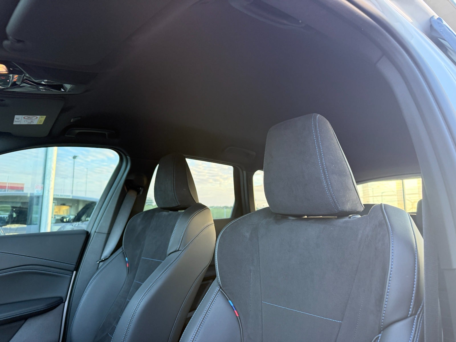 BMW iX1 eDrive20 M-Sport Premium 5d - 9