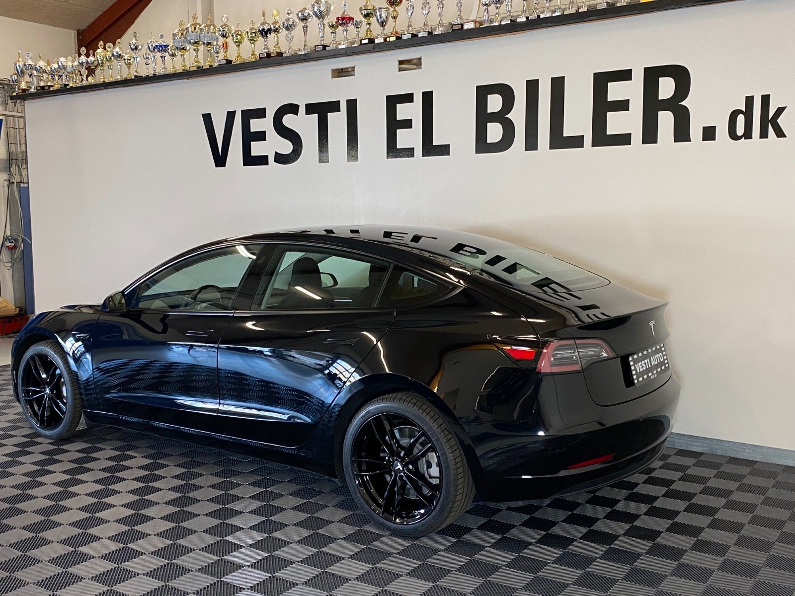 Tesla Model 3 Long Range AWD