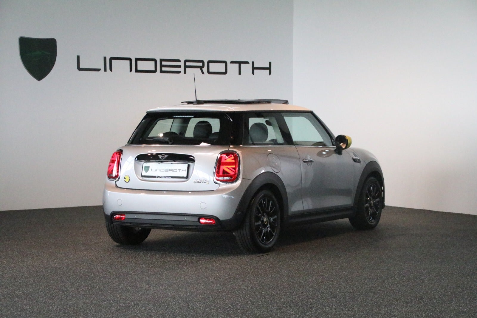 MINI Cooper SE Classic 3d - 2