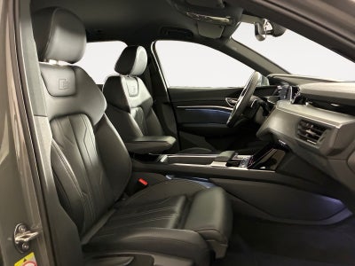 Audi Q8 e-tron S-line quattro Van