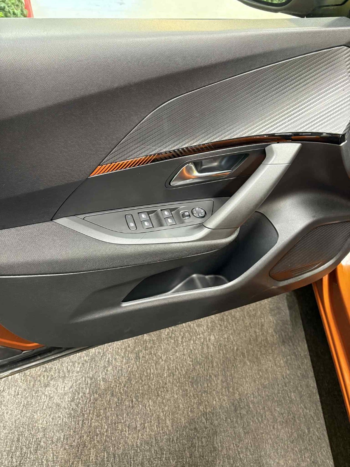 Billede af Peugeot e-2008 50 Active