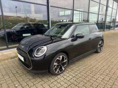 MINI Cooper E  Favoured Trim L 3d