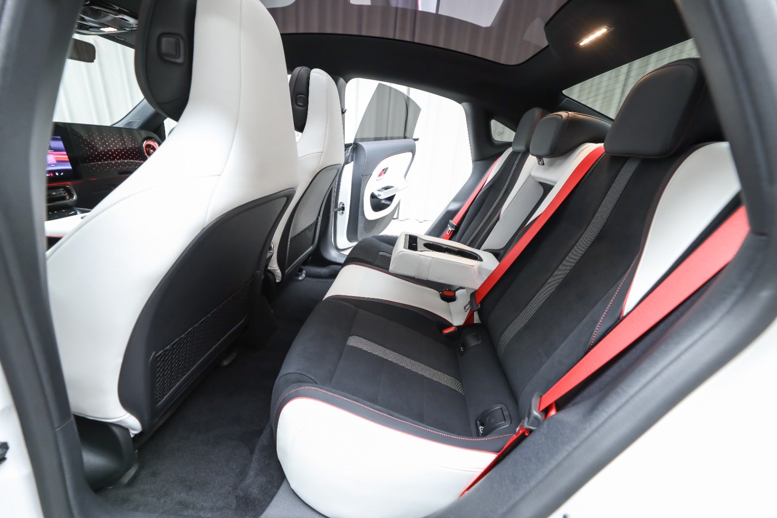 Mercedes-Benz CLA 250+ (4/8)