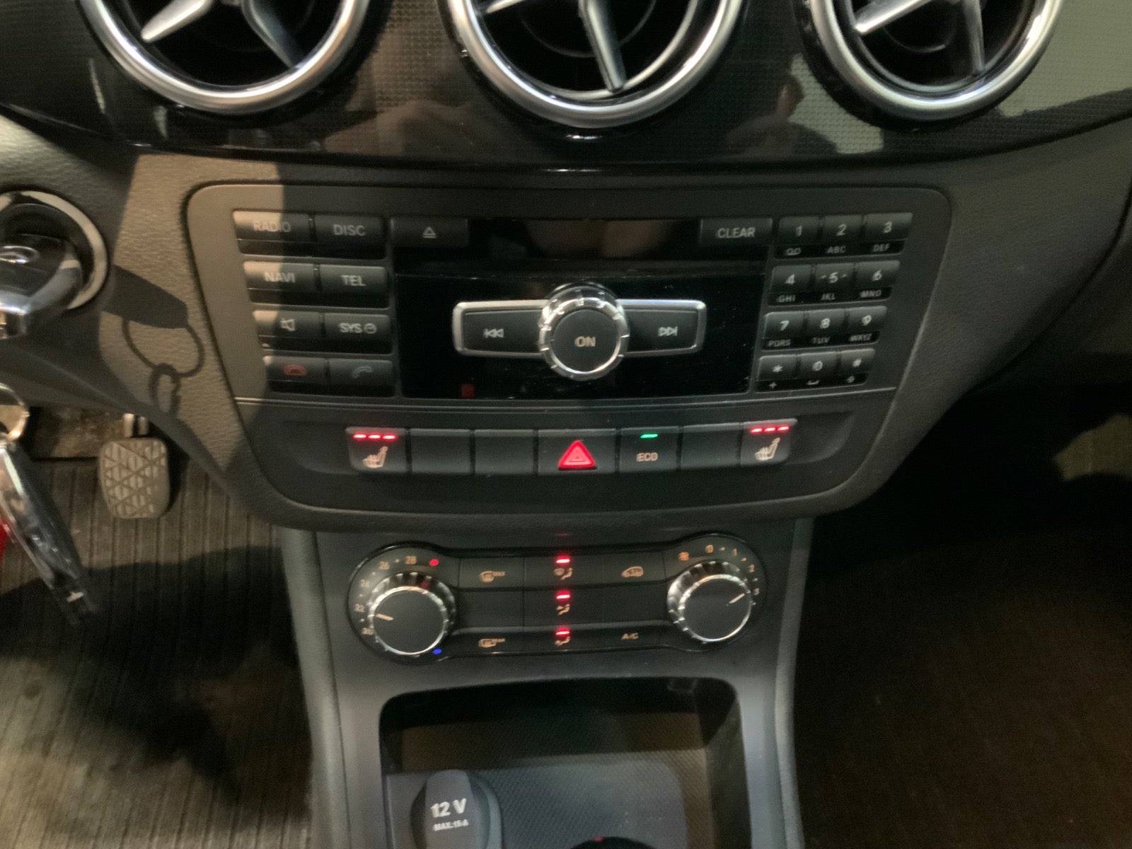 Mercedes-Benz B 180