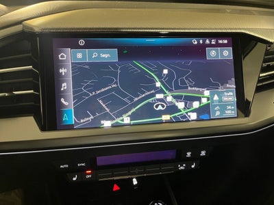 Audi Q4 e-tron Attraction Van