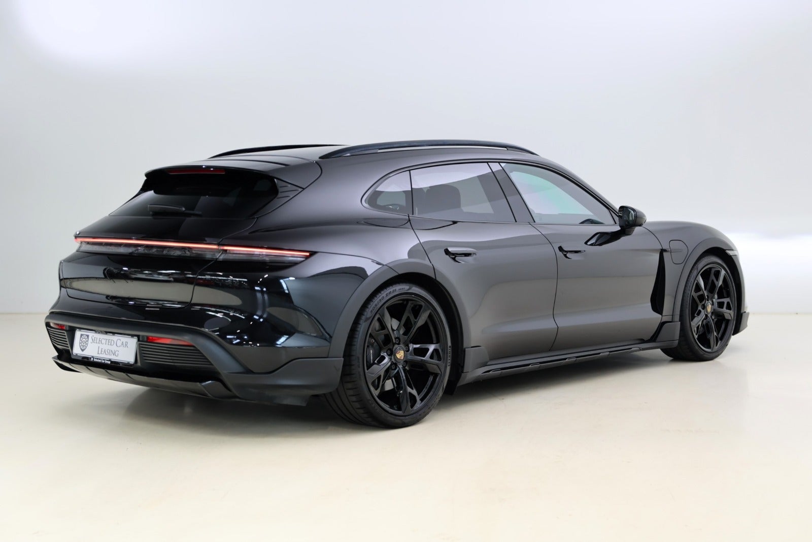 Porsche Taycan 4 Performance+ Cross Turismo
