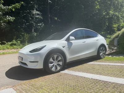 Tesla Model Y  Long Range AWD 5d