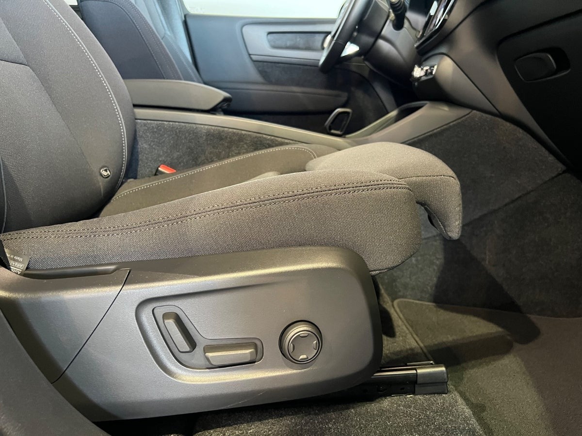 Volvo XC40 ReCharge Extended Range Ultra Dark