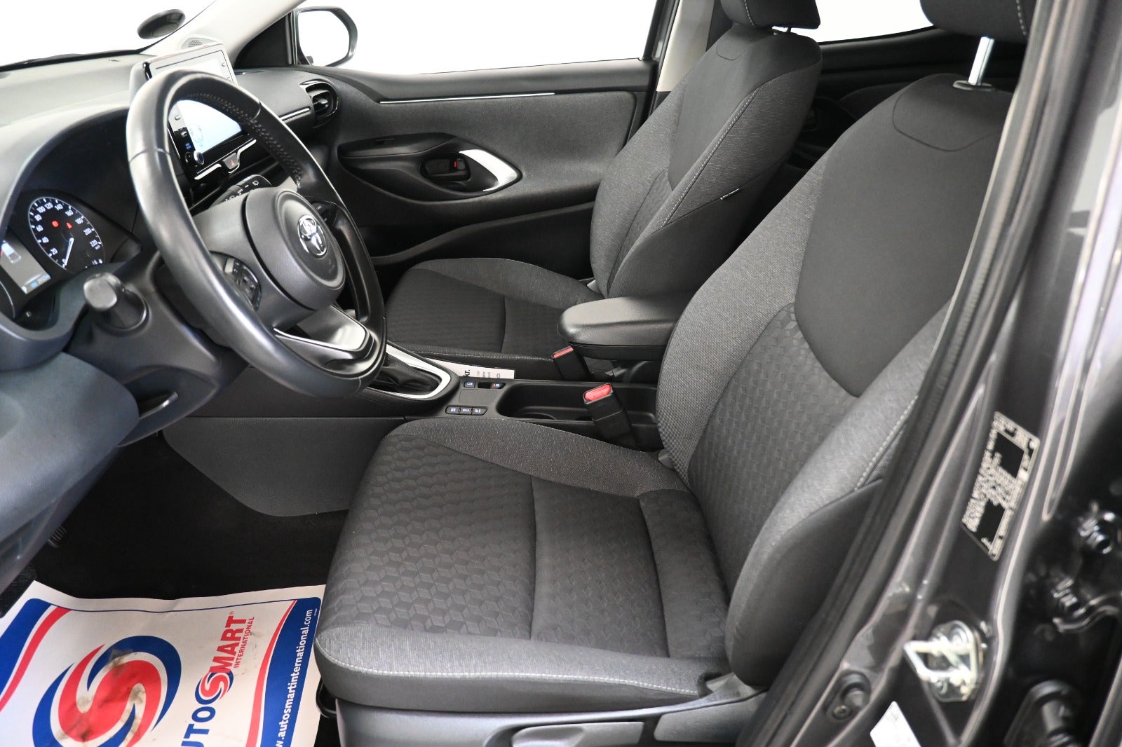 Toyota Yaris Hybrid H3 Smart e-CVT