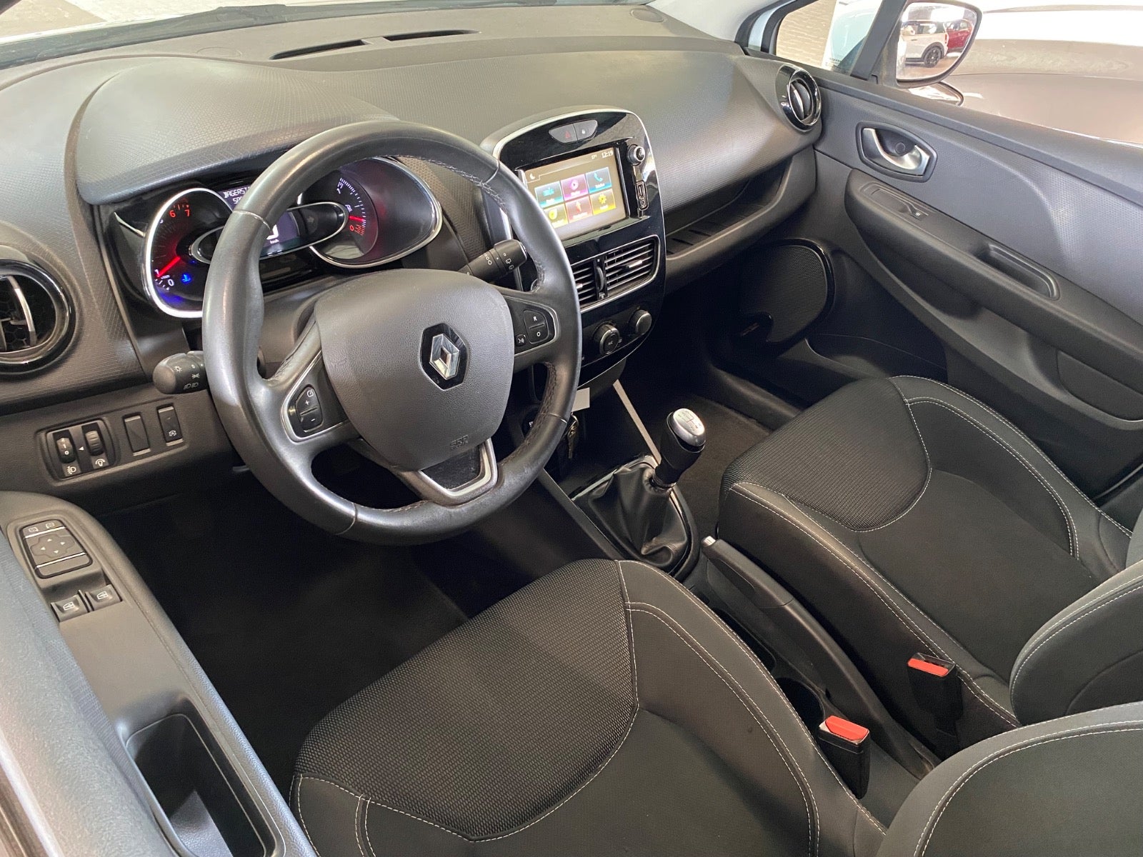 Renault Clio IV TCe 90 Zen Sport Tourer – 9