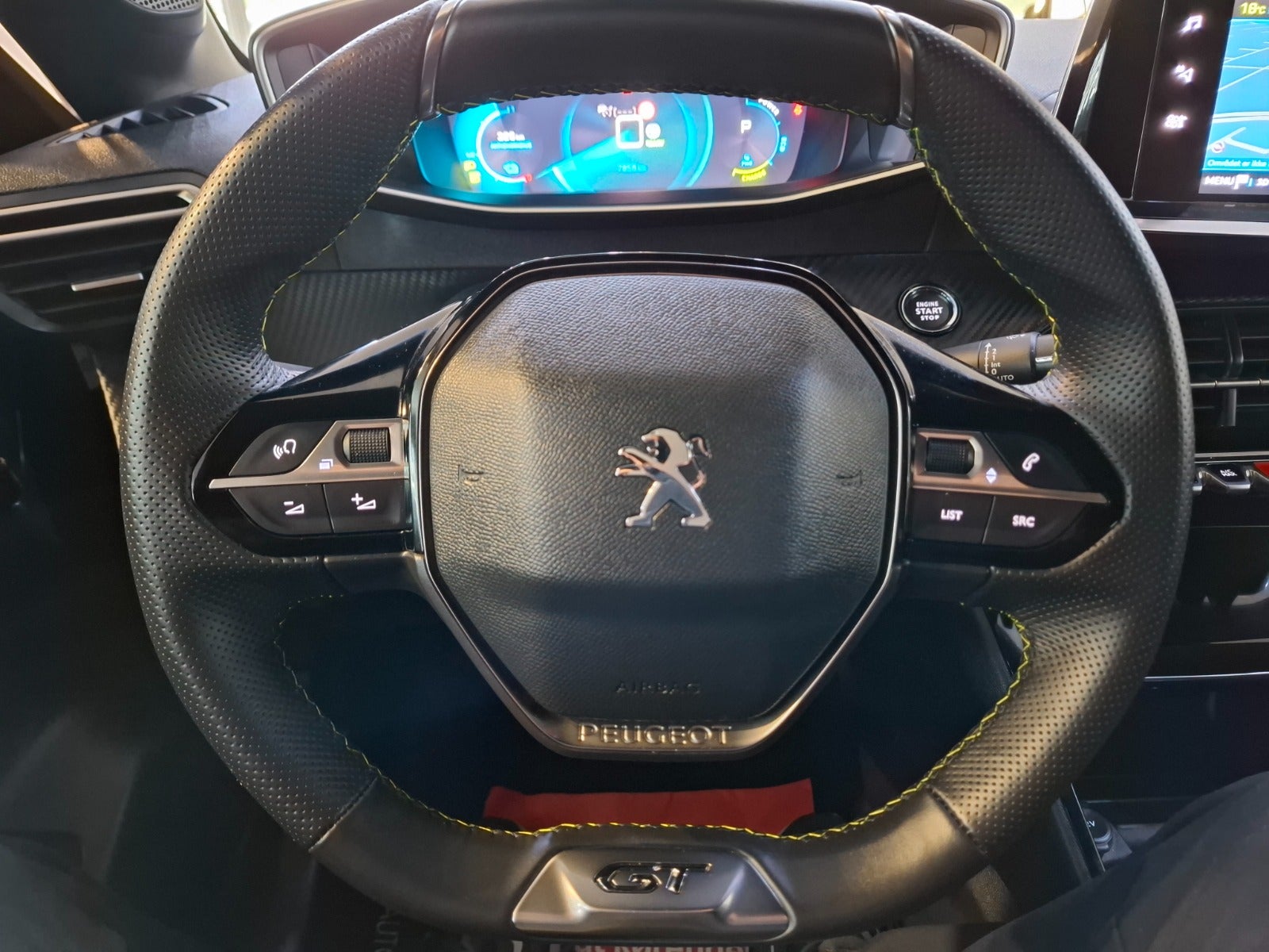 Peugeot e-208 GT
