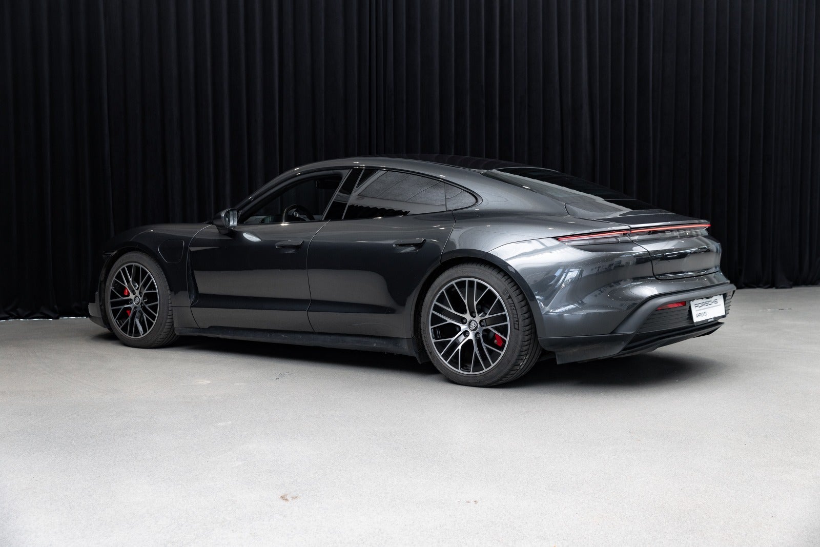 Gallery image 7 of 12