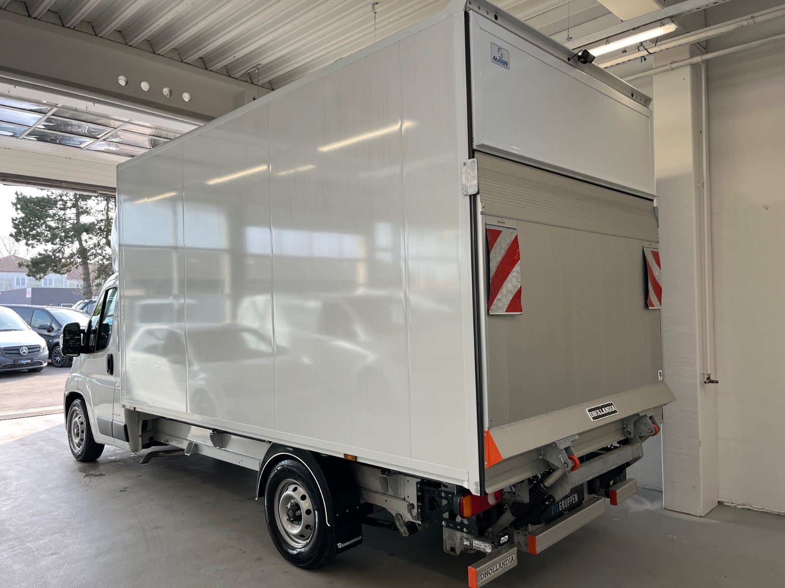 Billede af Peugeot Boxer 335 2,2 BlueHDi 140 L3 Premium EAT8