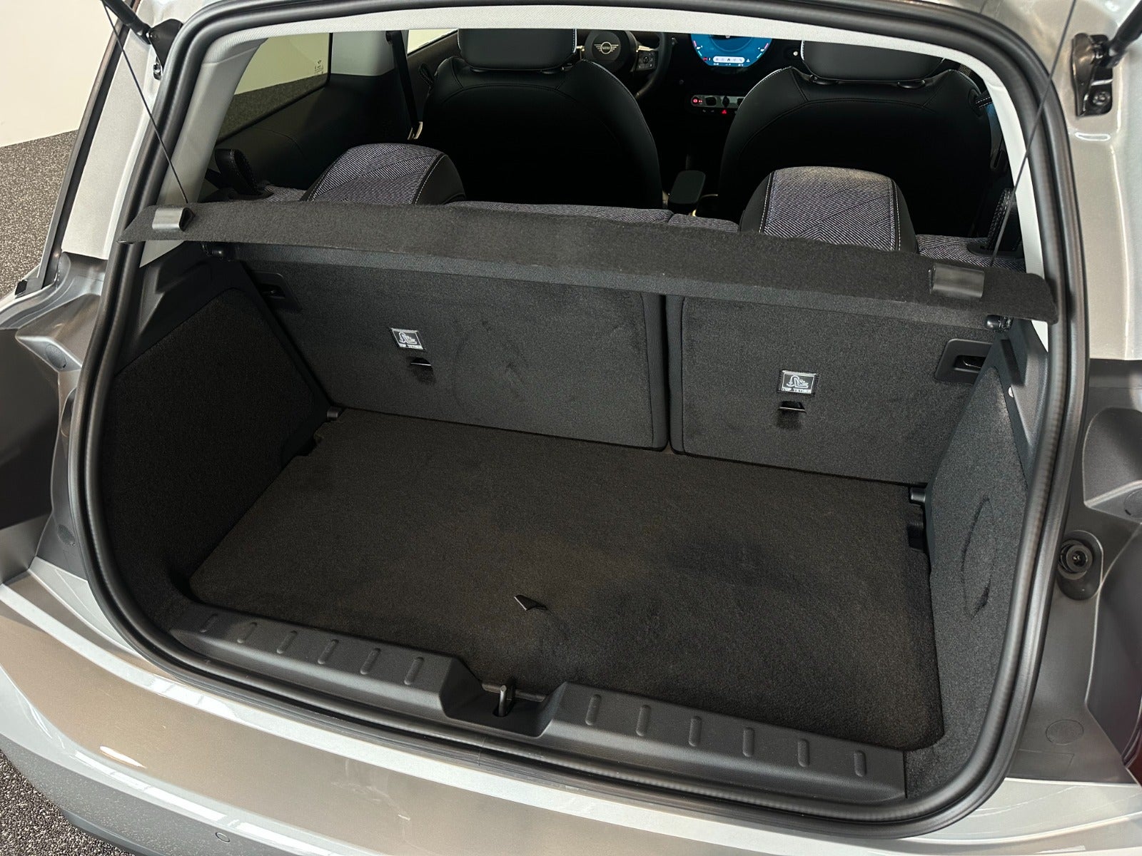 MINI Cooper E Classic Trim L 3d - 11