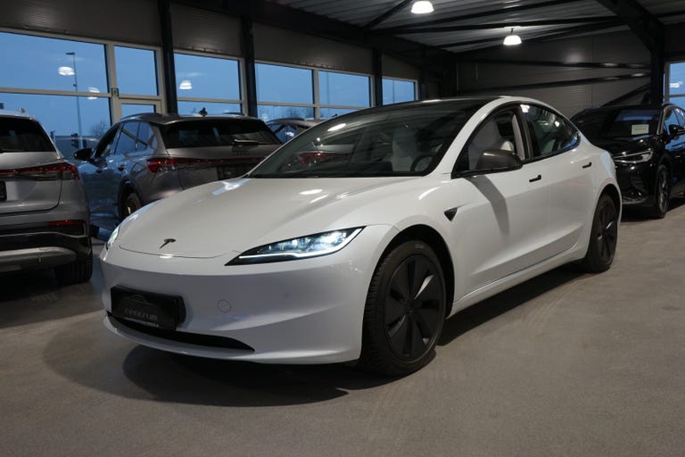 Tesla Model 3 RWD