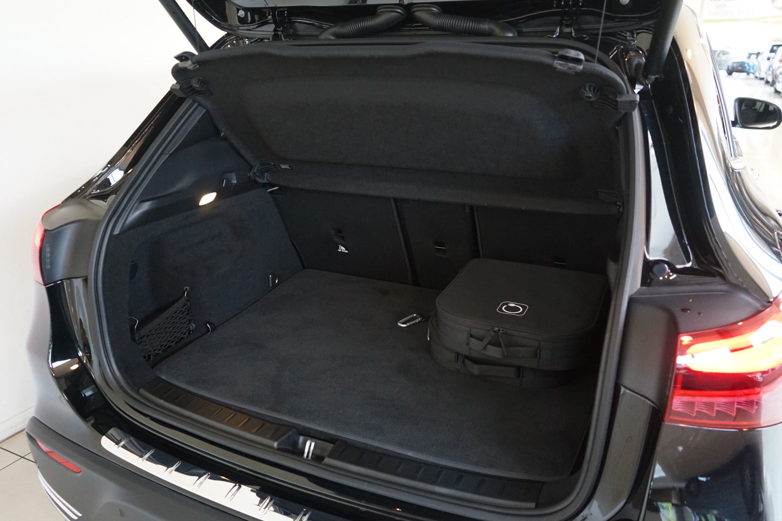 Mercedes EQA250+