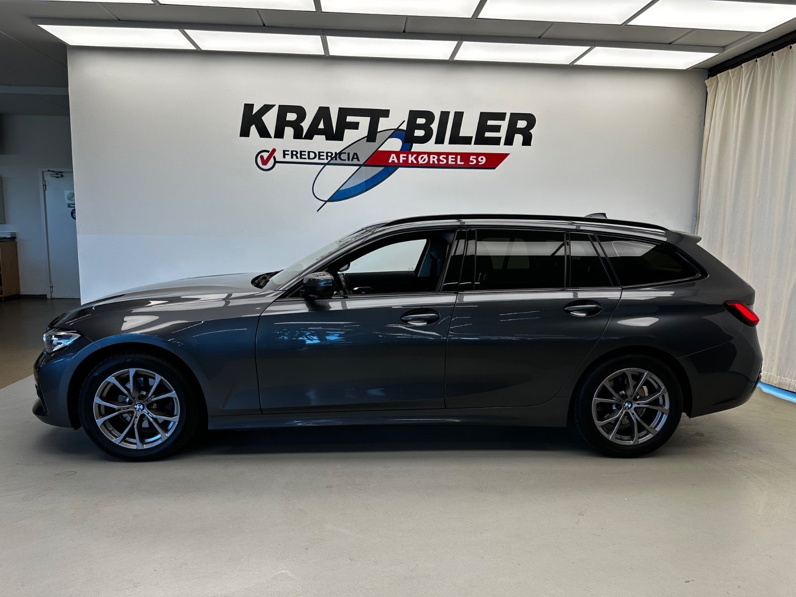 Billede af BMW 320d 2,0 Touring Sport Line aut.
