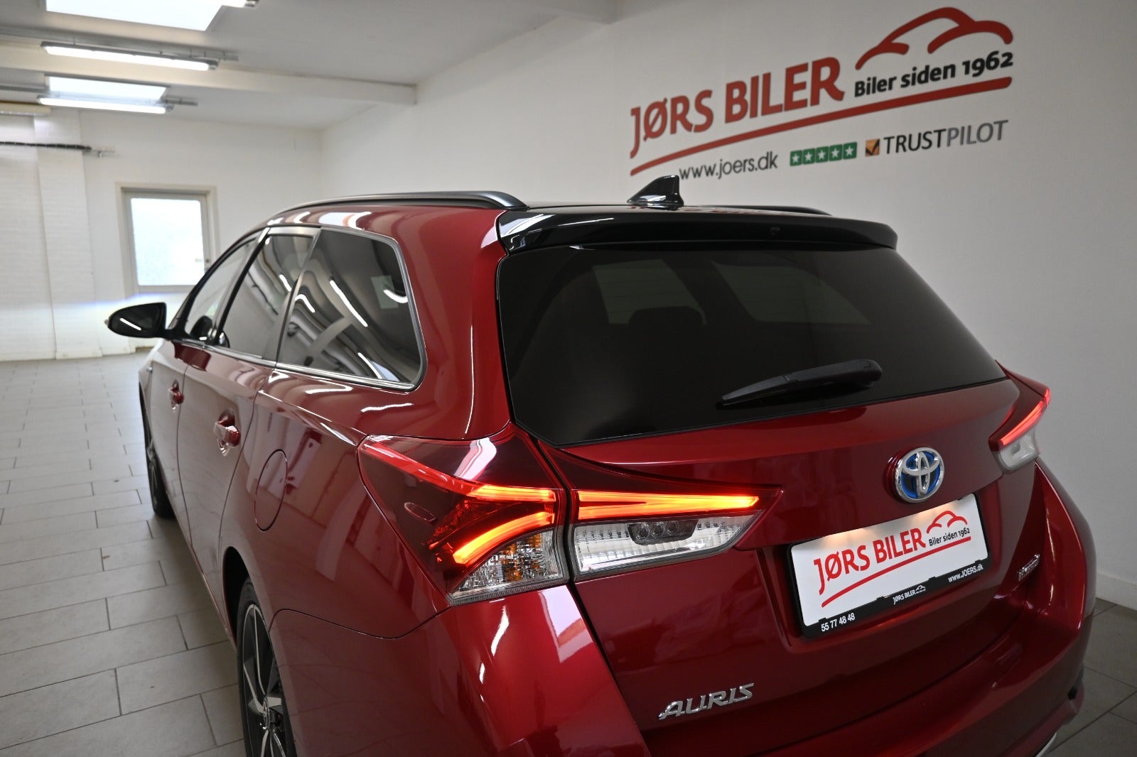 Toyota Auris Hybrid Prestige Touring Sports CVT
