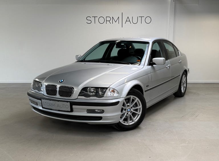 BMW 323i 