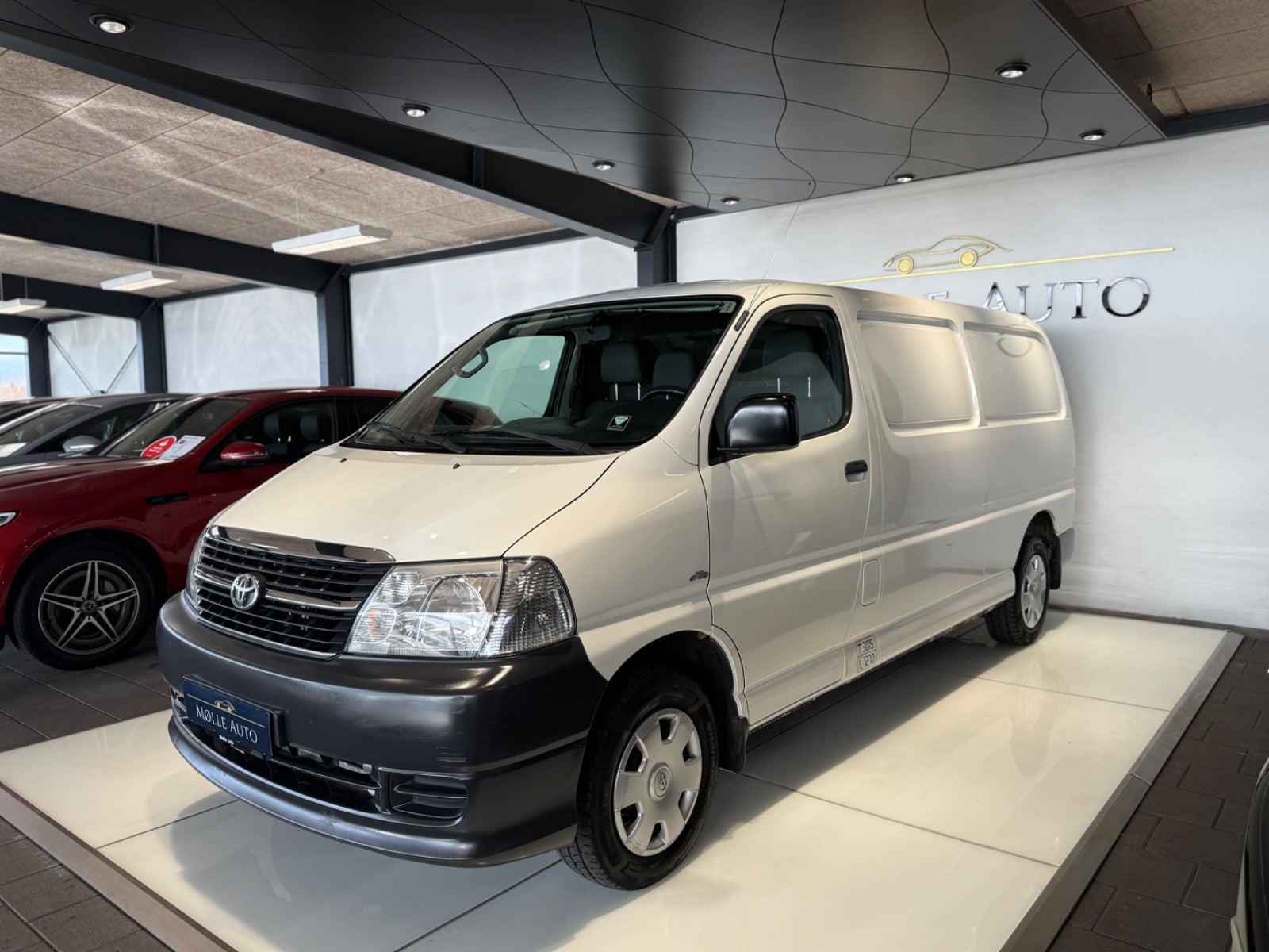 Billede af Toyota HiAce 2,5 D-4D 117 Komfort lang