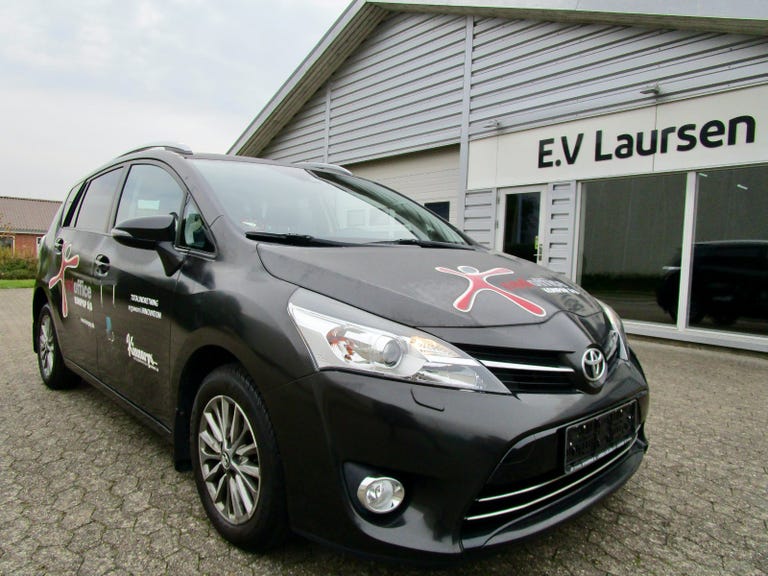 Toyota Sportsvan D-4D T2