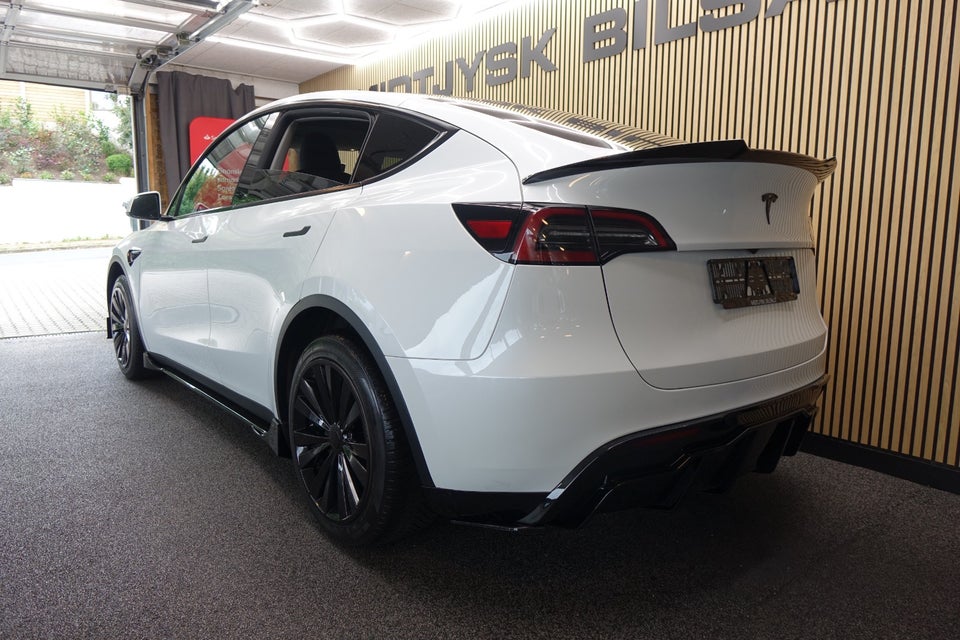 Tesla Model Y, Billede 2