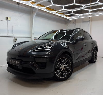 Porsche Macan   5d