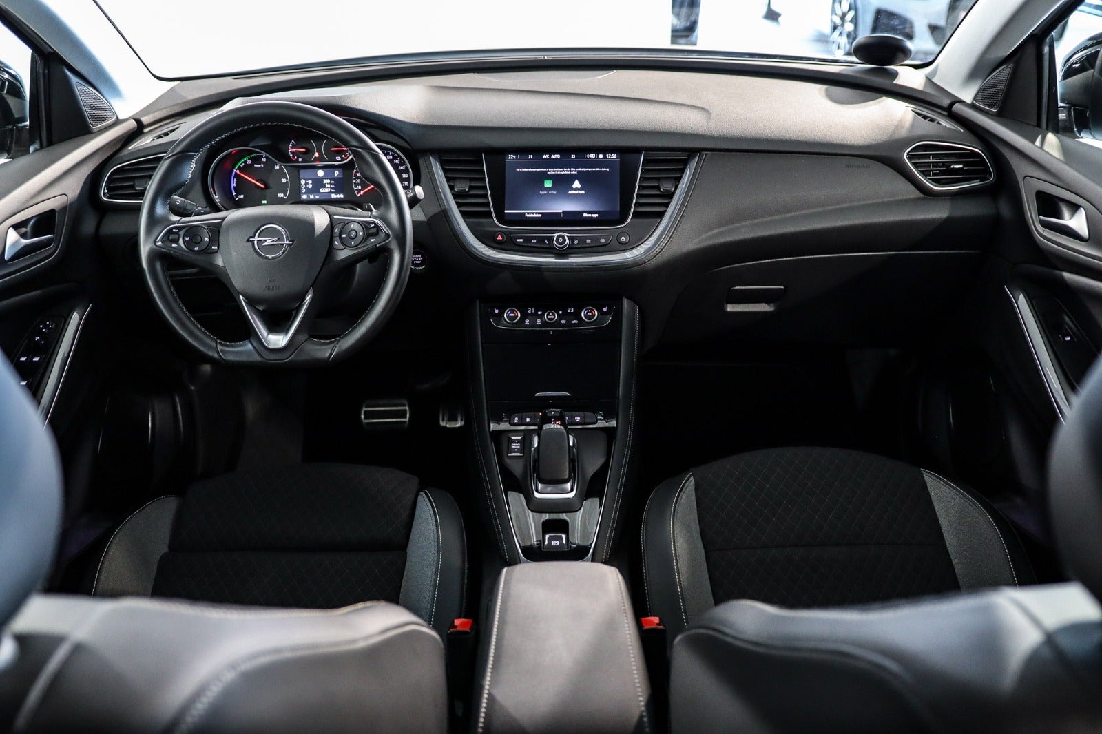 Billede af Opel Grandland X 1,6 Hybrid4 Impress aut.