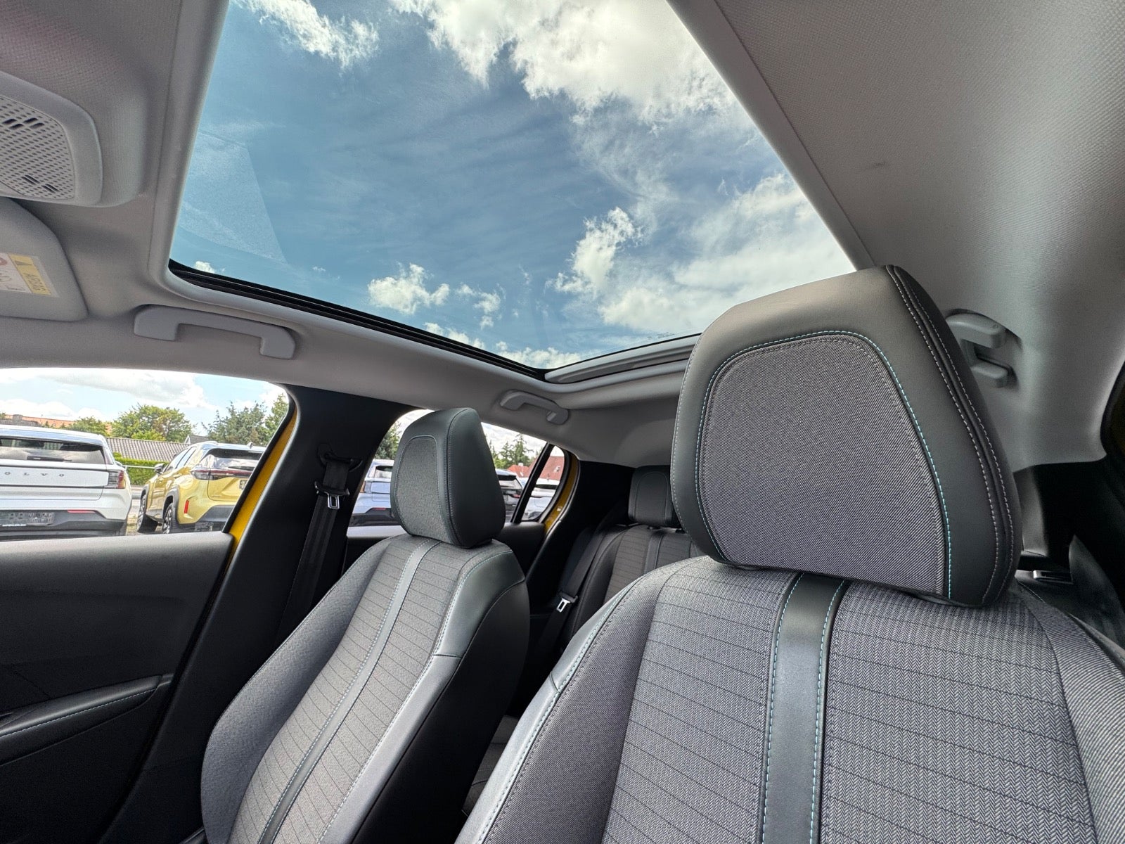 Billede af Peugeot 208 1,5 BlueHDi 100 Allure Sky