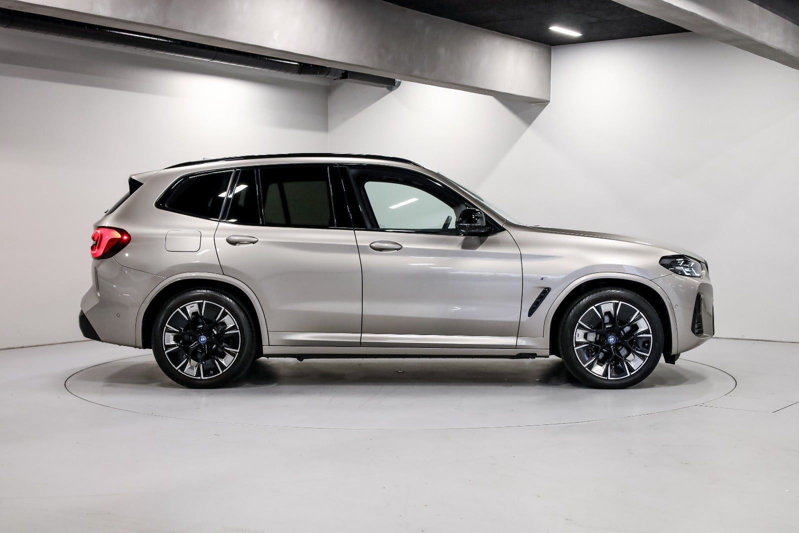BMW iX3 Charged Plus M-Sport
