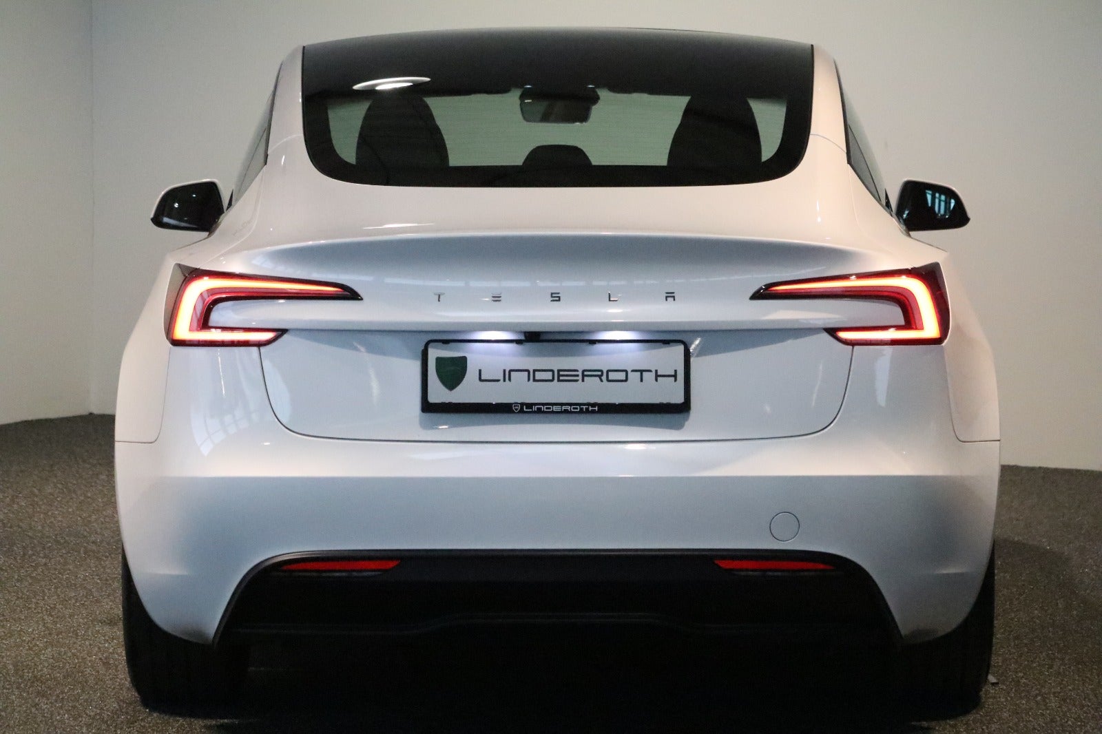 Tesla Model 3 RWD 4d - 4