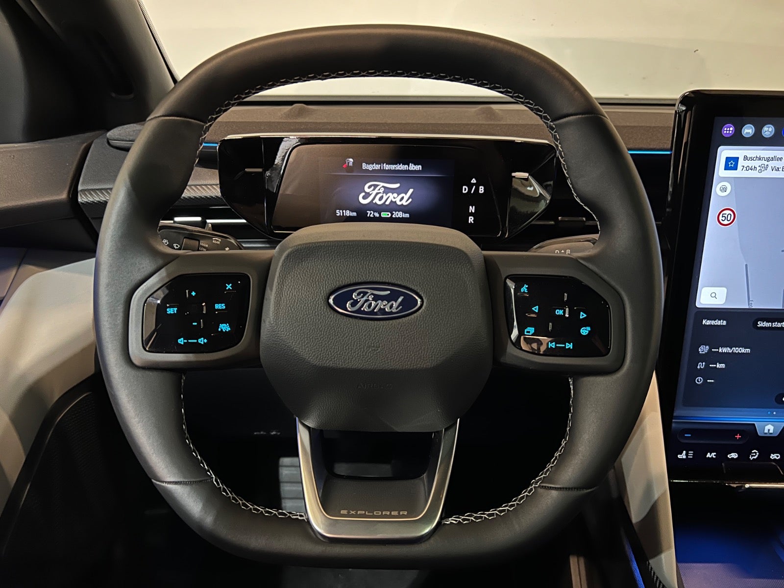 Ford Explorer Premium Extended Range