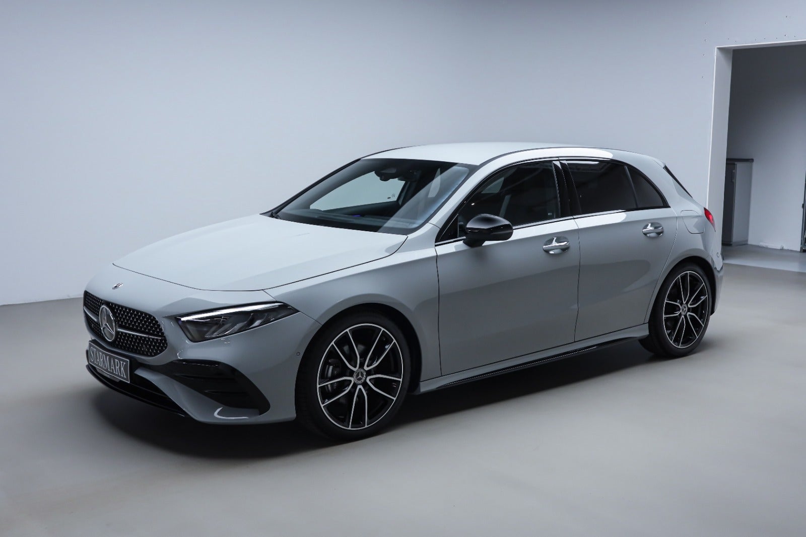 Mercedes-Benz A 200 d (1/8)