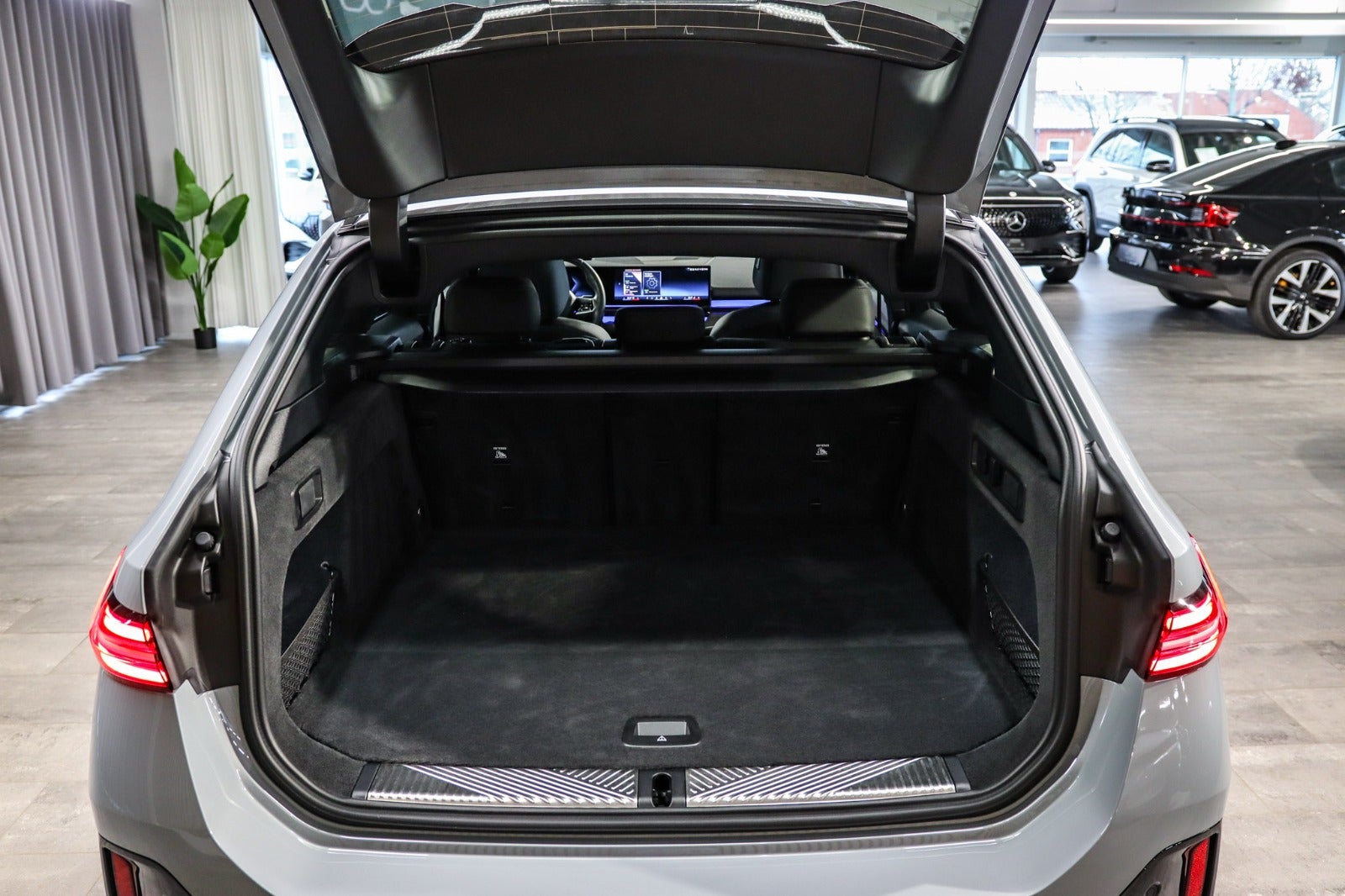 Billede af BMW i5 eDrive40 Touring Fully Charged