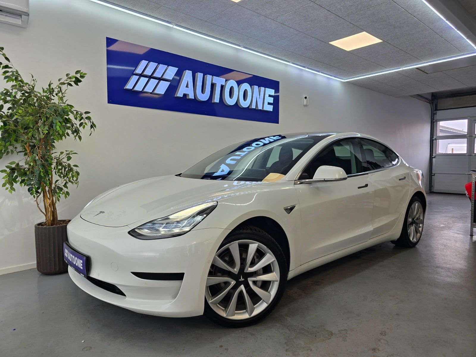 Billede af Tesla Model 3 Standard Range+ RWD