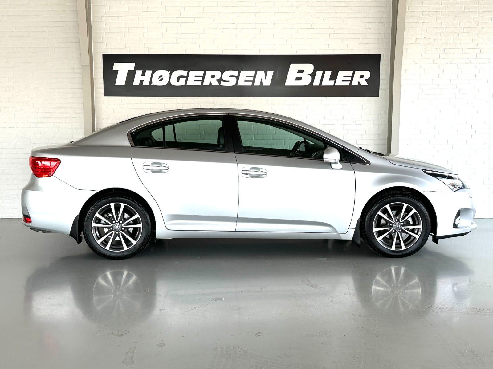Billede af Toyota Avensis 1,8 VVT-i T2 Premium